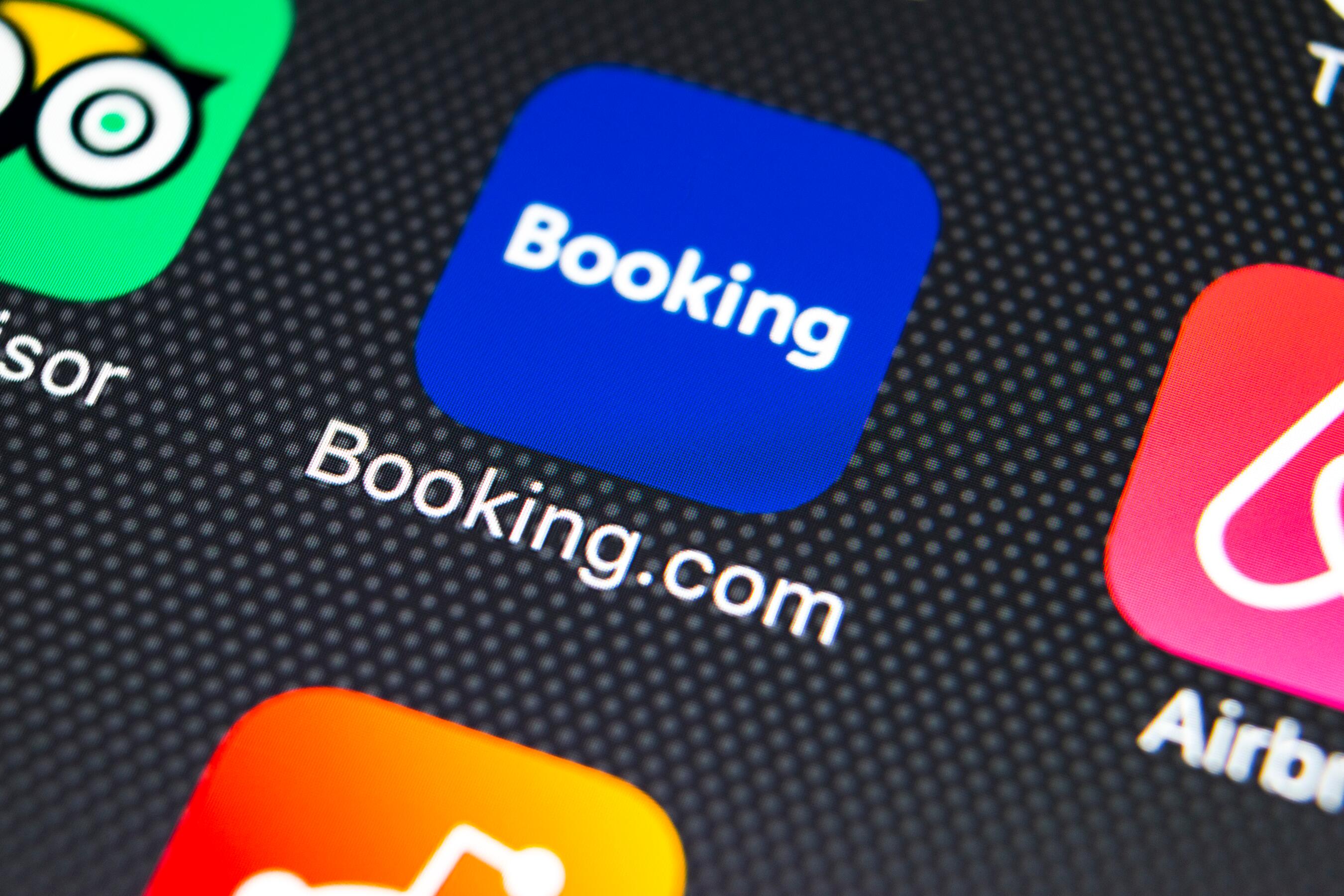 Booking.com уходит из России